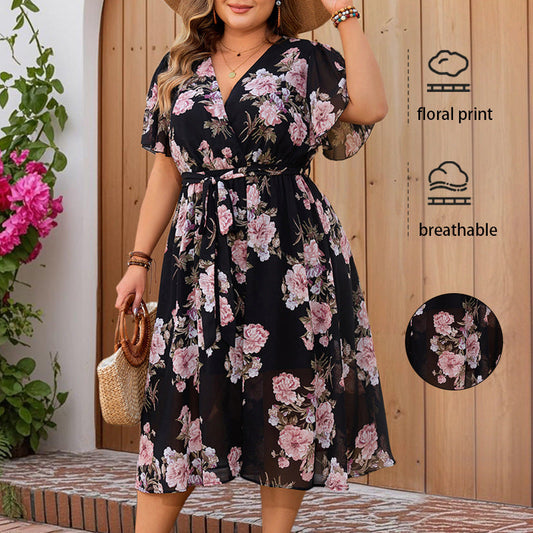 Romantické šaty s potiskem, volným střihem a výstřihem do V, s ladícím páskem