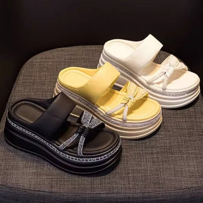 👡Dámské sandály s kamínky, silnou podrážkou a nazouvacím střihem