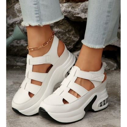 Dámské letní sandály s háčkem a smyčkou a tlustou podrážkou