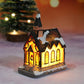 Miniaturní LED osvětlená vánoční chaloupka