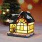 Miniaturní LED osvětlená vánoční chaloupka