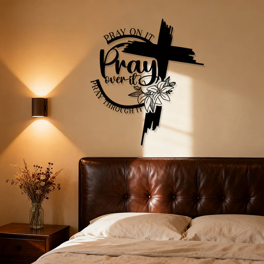 Inspirativní křížová dekorace na zeď