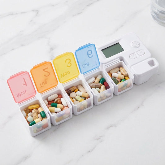 Chytrá elektronická krabička na léky s časovaným připomenutím