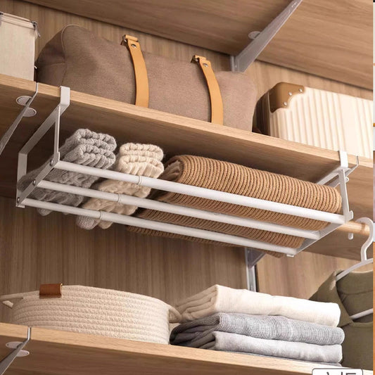 Nastavitelný úložný regál pod polici